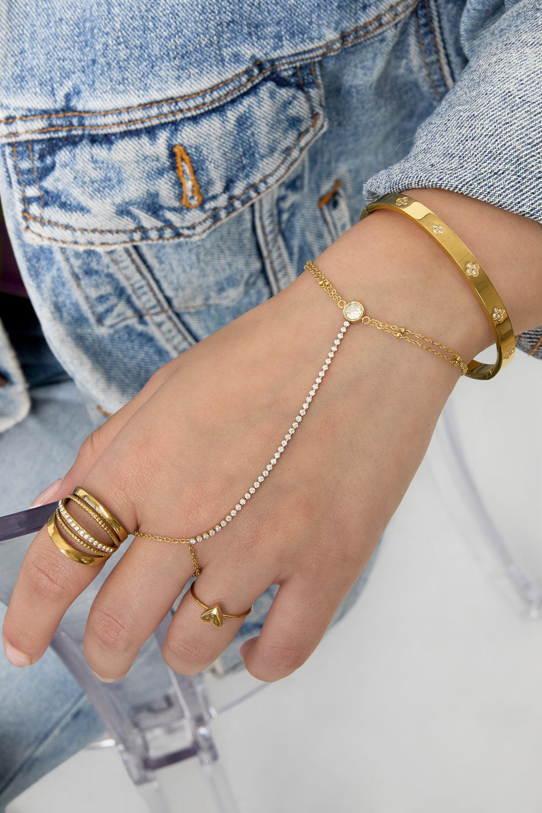 Handkette im Tennis-Stil mit auffälligem Stein