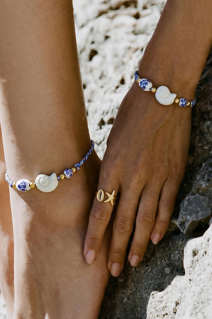 Seilarmband mit Perlen in Muschel- und Blumendesign