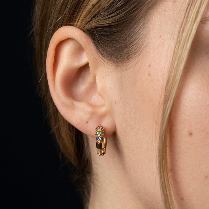 leonoras creolen getragen ohr bunt gold | eliée jewelry