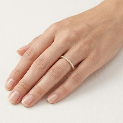 Solia Ring getragen Hand Gold | ELIÉE JEWELRY