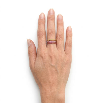 Rosée Stacking Ring getragen Hand Rosegold | ELIÉE JEWELRY