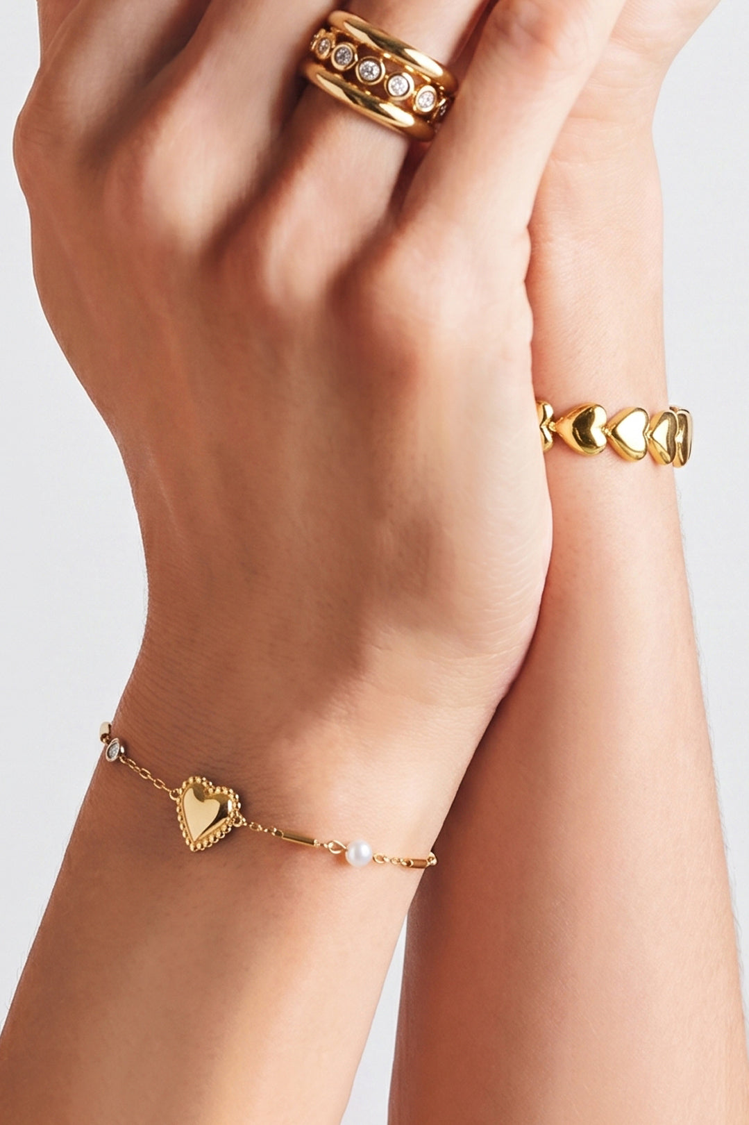 Armband mit Perle, Stein und auffälligem Herz