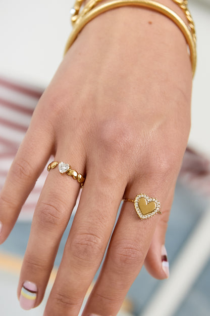 Ring mit abwechselnden Herzen und Zirkonia