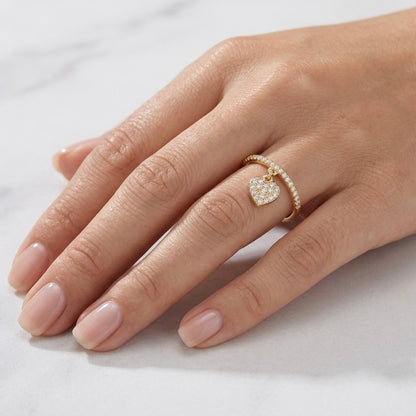Chérie Herz Ring Detail Herz Anhänger Finger | Eliée Jewelry